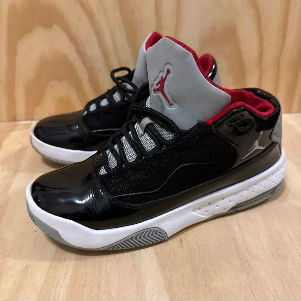 Nike Air Jordan Max Aura 2 Shoes Men’s SZ 7 , Black/Gym Red Grey CK6636-00